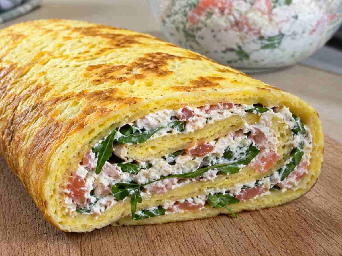 Rotolo di frittata col salmone: la ricetta